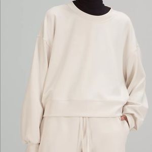 Lululemon oversized crop crew in white opal. Size 8
